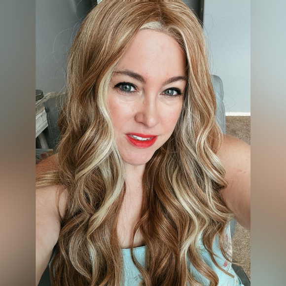 Beautiful strawberry blonde with blonde face framing highlights wig - Picture 2 of 5